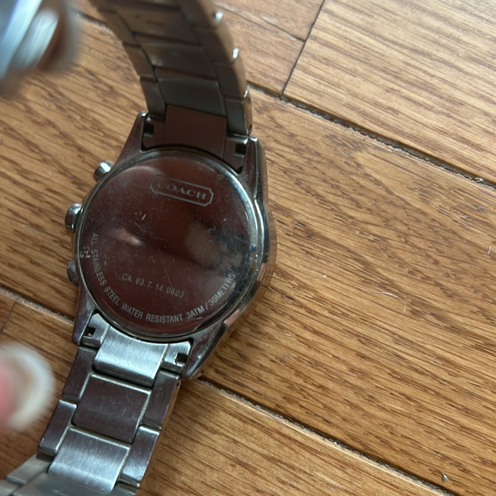 Pre-love coach watch. Needs new batteries. - Picture 4 of 7